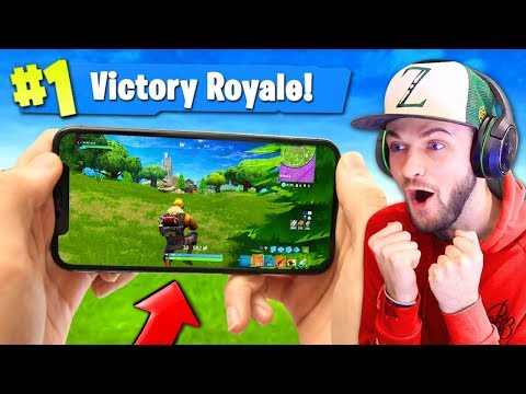 PLAYING Fortnite: Battle Royale ON MY PHONE!