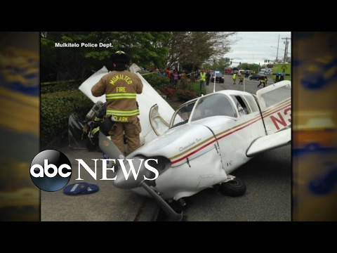 Video captures small plane crash in Washington