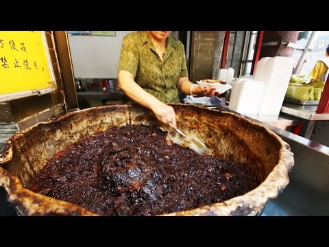 Chinese Street Food Tour in Xi&#039;an, China | Street Food in China BEST Noodles